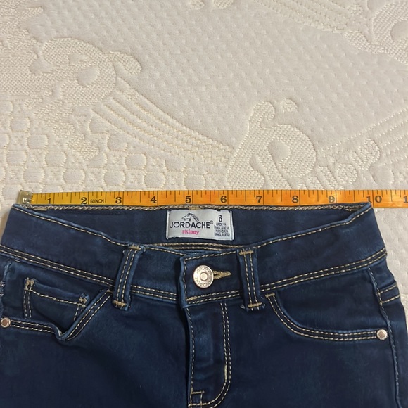 Jordache Skinny Jeans in Dark Wash, Size 6 - Picture 9 of 11
